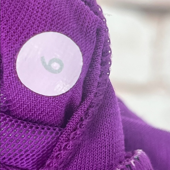 lululemon “Energy” Bra, Size 6 - Picture 8 of 8